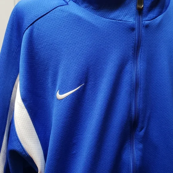 🎉HP🎉 Like new Nike zip up jacket, size xl - Picture 2 of 7